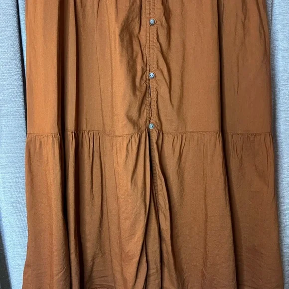 Old Navy Tiered Button Front A-Line Brown Midi Skirt in Size Large - Picture 6 of 13
